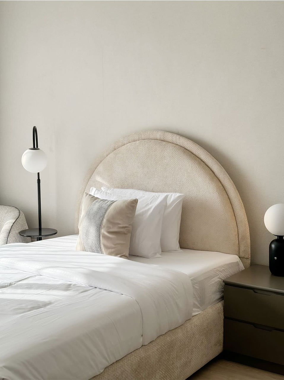 ambassador-bedroom3